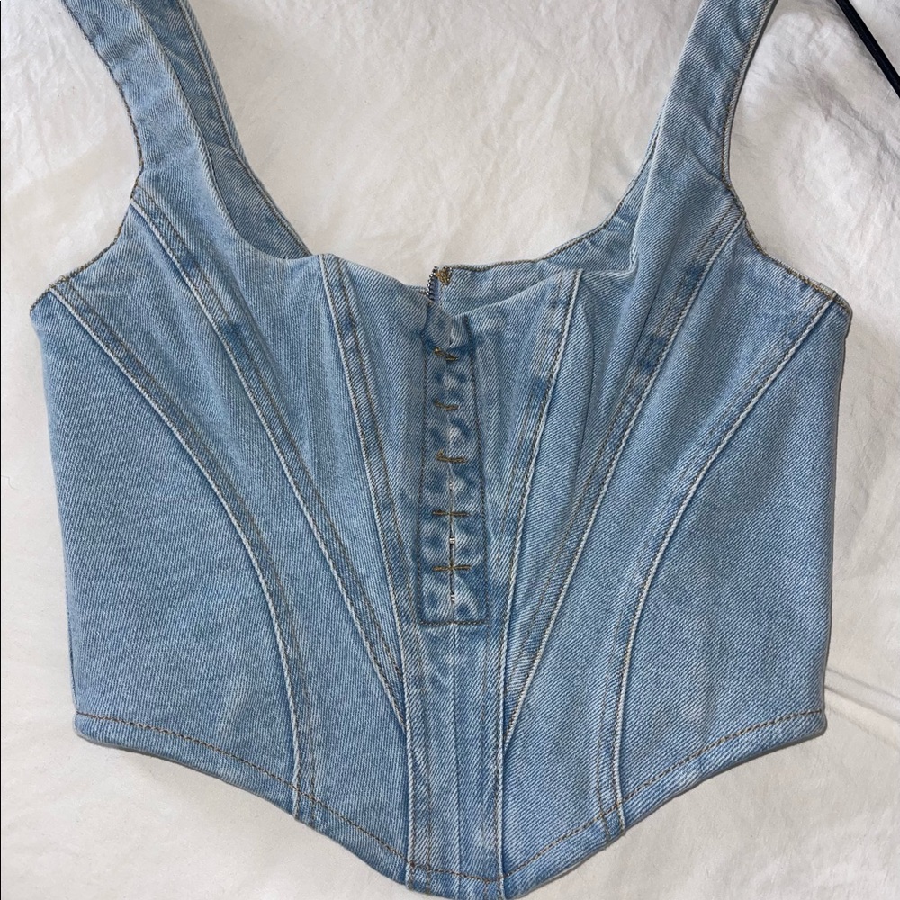 NEVER-WORN HOUSE OF CB